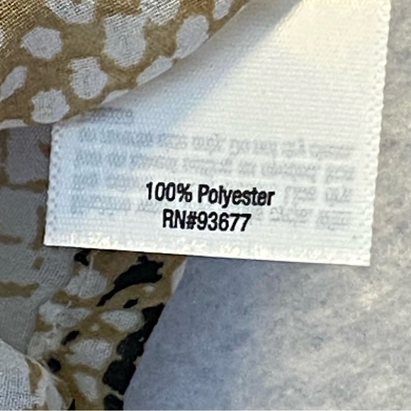 A.N.A Women’s L Snakeskin Print Blouse Pullover Pintuck Detail V-Neck 3/4 Sleeve - Picture 13 of 16